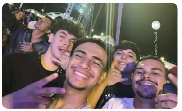 O acidente aconteceu na BR-163 em Rio Brilhante no Mato Grosso do Sul quando os jovens voltavam de um show em uma cidade próxima.