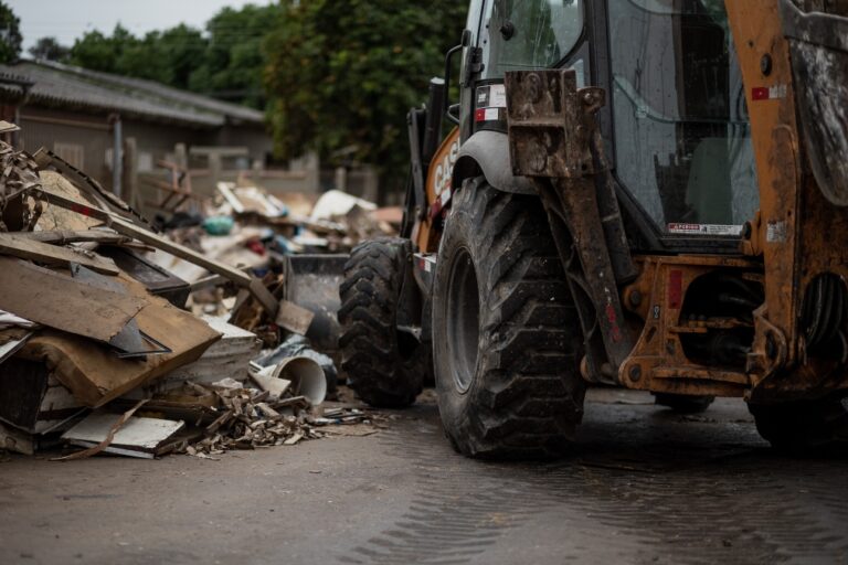 ruas sendo limpas em Canoas