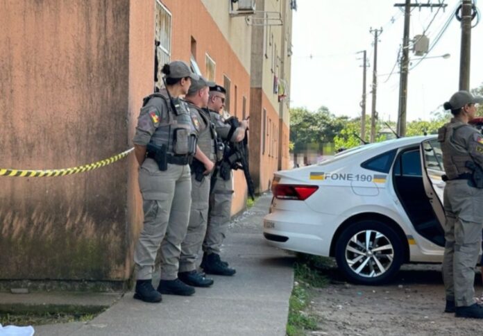 Homem é morto a tiros na frente do filho de 7 anos