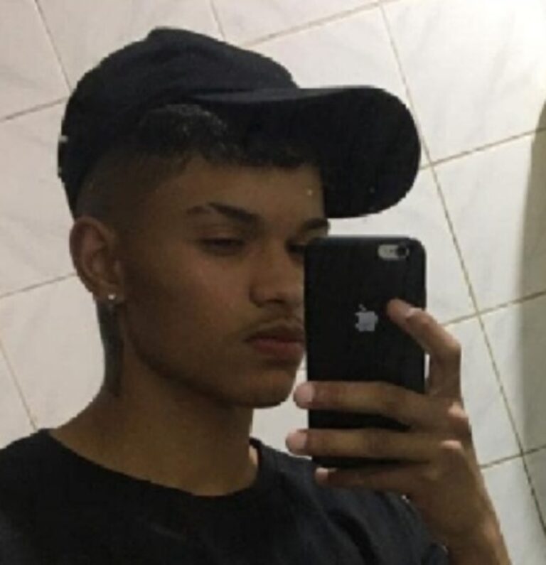 Motociclista de 19 anos morre em acidente com caminhão