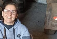 Mulher é morta a tiros pelo marido. Uma mulher foi morta a tiros na última quinta-feira (11) em Sertão. O crime aconteceu por volta das 18h.