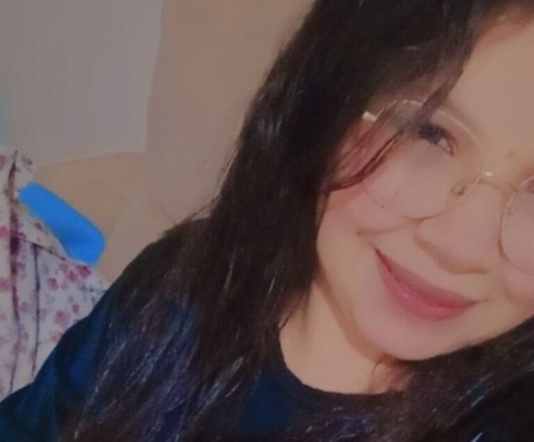 "Minha filha morreu nos meus braços", lamenta mãe de mulher que morreu presa em esteira de serraria