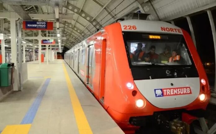 Saiba qual a previsão do Trensurb voltar a ir até Porto Alegre. O trensurb pretende retomar as estações Nh/Farrapos até o dia 20 de setembro.