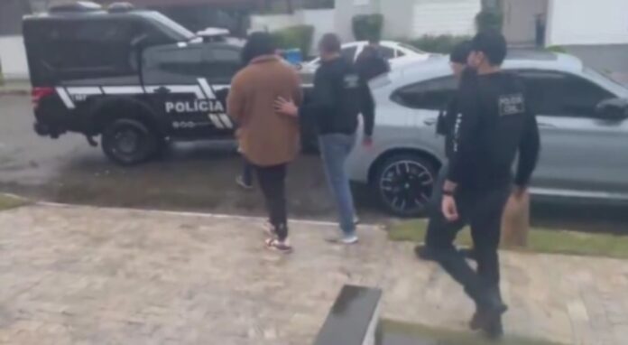 Video mostra momento da prisão de Nego Di. Dilson Alves da Silva Neto, conhecido como Nego Di, foi preso pela Polícia Civil neste domingo.