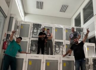 Voluntários doam máquinas de lavar e sabão em pó até esta sexta-feira (12). A doação é feita em parceria SOS Abrigos RS e a Electrolux.