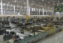 A Amazon planeja retomar até outubro o funcionamento total do Centro de Distribuição (CD) em Nova Santa Rita. O Parque Logístico 3SB, local em que fica o CD, foi fortemente atingido pela histórica enchente de maio. 