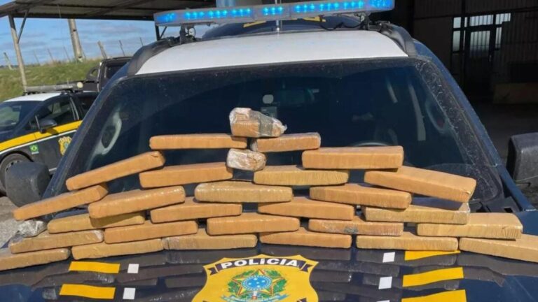 Mulher presa ônibus