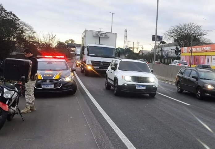 Acidentes causam grande congestionamento na BR-116 em Canoas
