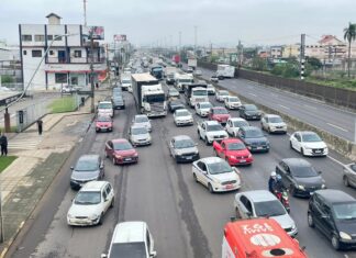 acidente causa bloqueio na BR-116 em Canoas