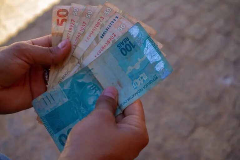 Cadúnico: saiba como sacar auxílio de R$ 2.260