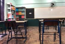 Governo vai aumentar número de estudantes do Ensino Médio que recebem benefício de R$ 200 por mês do Programa Pé-de-Meia. Anúncio de ampliação do programa foi feito pelo presidente Luiz Inácio Lula da Silva nesta sexta-feira (2).