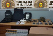 Brigada Militar prende trio com armas, coletes balísticos e drogas em Canoas 
