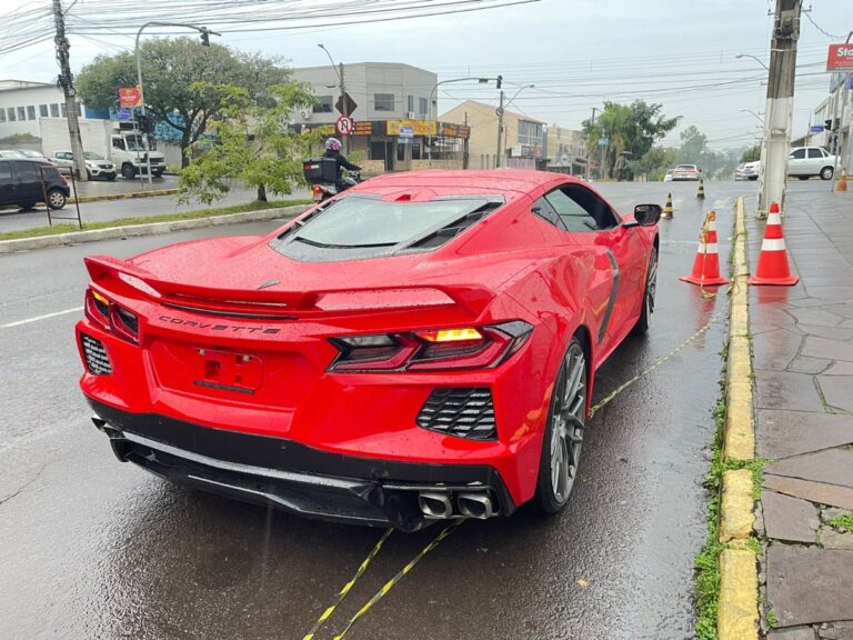 Polícia Civil apreende carros de luxo durante operação contra lavagem de dinheiro em Canoas