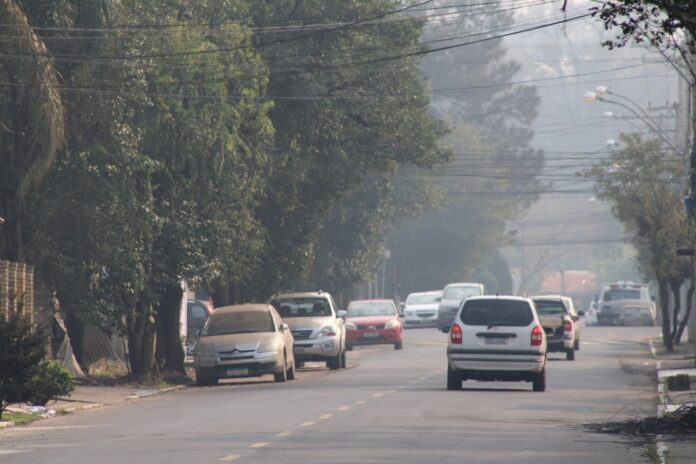 Corredor de fumaça vem da Amazônia e atinge o RS; Entenda