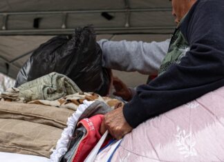 Veja onde tem doação de roupas e cestas básicas em Canoas