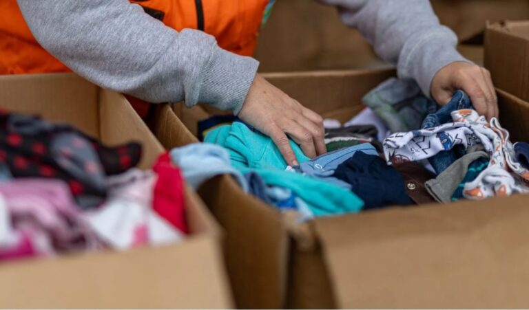 Saiba onde tem doação de roupas em Canoas nesta quinta