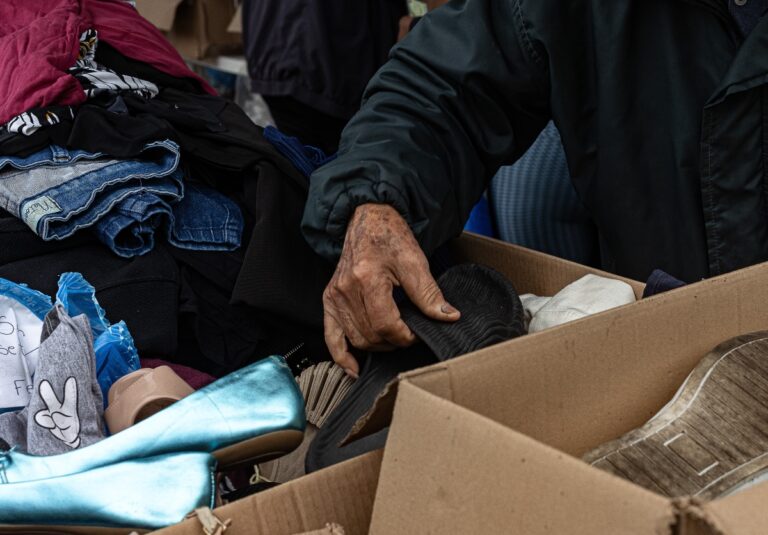 Saiba onde tem doação de roupas em Canoas nesta sexta