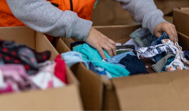 Veja onde ônibus itinerante com doações de roupas em Canoas vai estar nesta segunda