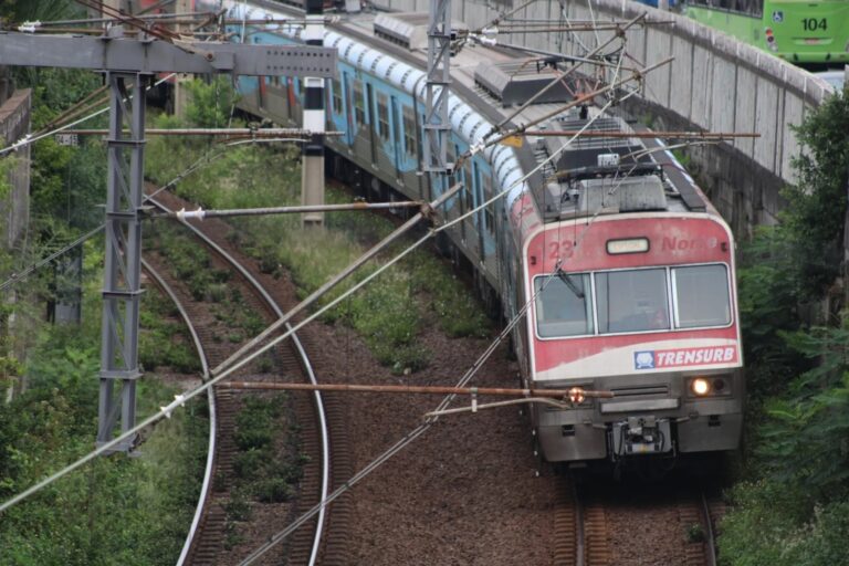 Morre passageiro atropelado por trem