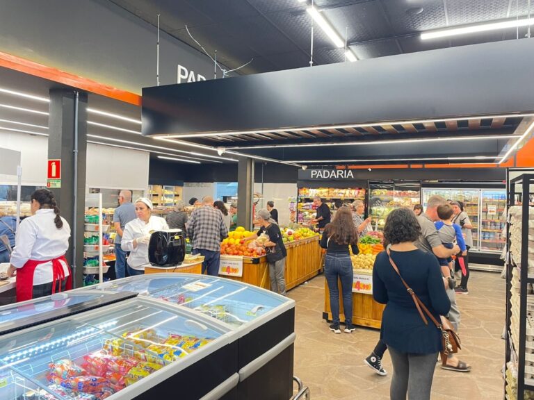 Rede inaugura supermercado em Canoas e faz promoções para atrair clientes