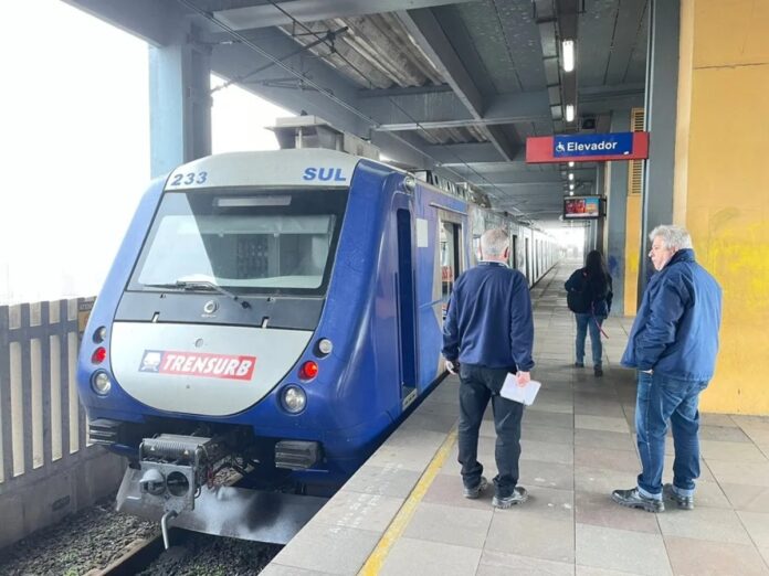 Falta de luz causa atrasos no Trensurb na manhã desta segunda-feira (26). Conforme a empresa, os atrasos foram registrados em todas as estações, de Canoas até Novo Hamburgo.