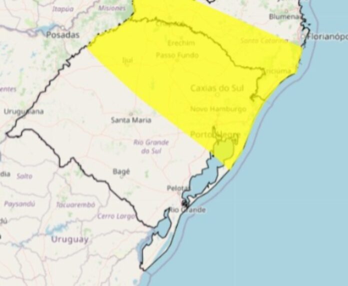 Inmet emite alerta amarelo de temporal com chuva e vento fortes no RS