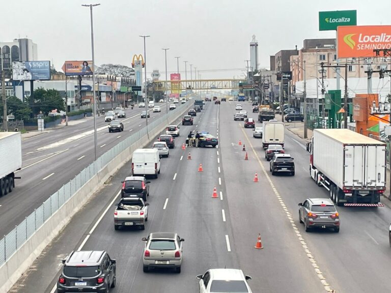 Pedestre morre após ser atropelado por caminhonete na BR-116 em Canoas