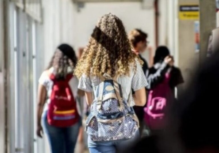 Saiba como estudantes podem receber benefício de até R$ 9.200