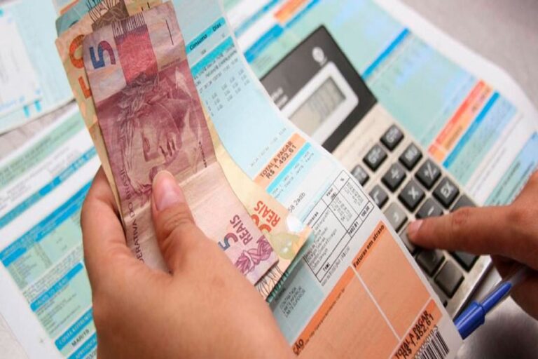 Idosos em situação de vulnerabilidade econômica podem reduzir significativamente sua conta de luz de até 65%.