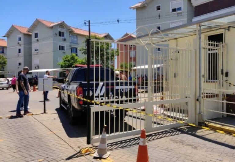 Criminoso que matou ex-namorada na frente de condomínio de Canoas é condenado a mais de 39 anos de prisão