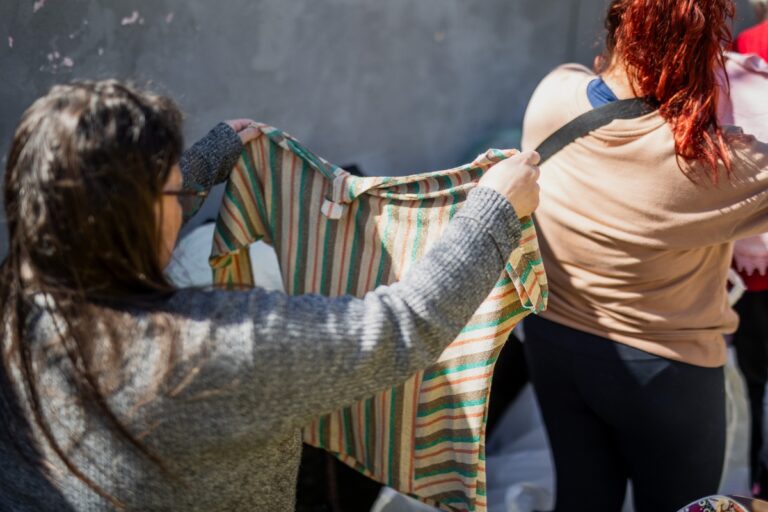 Ônibus itinerante distribui doações de roupas e calçados em Canoas nesta quinta; Veja onde