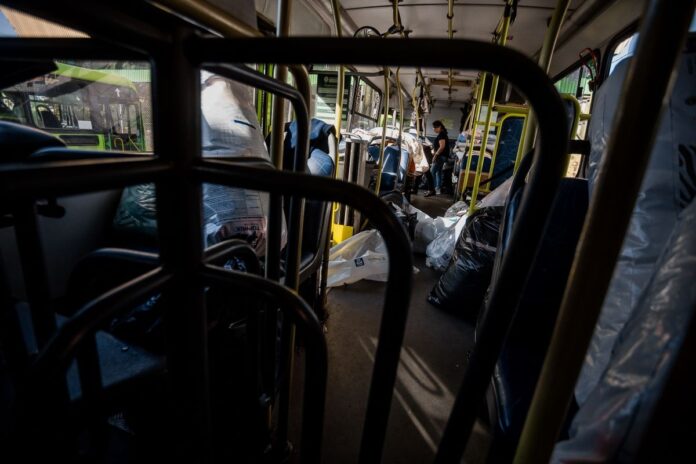 Veja onde ônibus itinerante distribui doações de roupas em Canoas nesta segunda