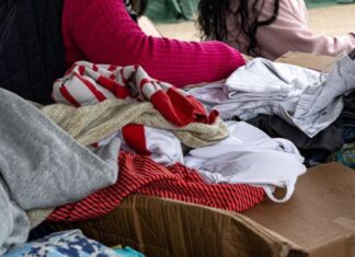 Saiba onde buscar doações de roupas e calçados em Canoas nesta terça