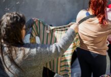 Veja onde ônibus itinerante com doações de roupas em Canoas vai estar nesta segunda