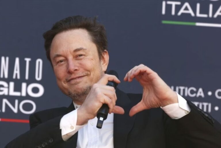 Idosa de 79 anos perde R$ 4 mil por acreditar namorar Elon Musk