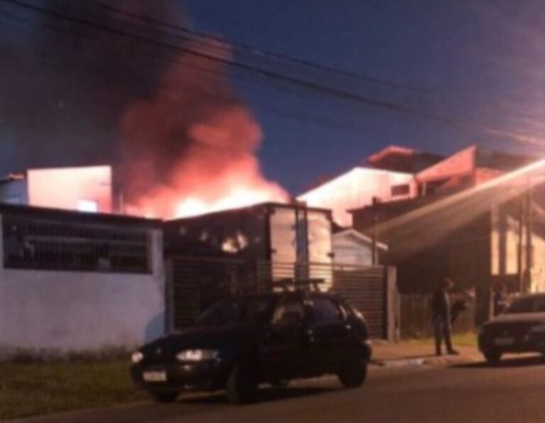 Incêndio em residência mobiliza bombeiros em Canoas; Veja onde