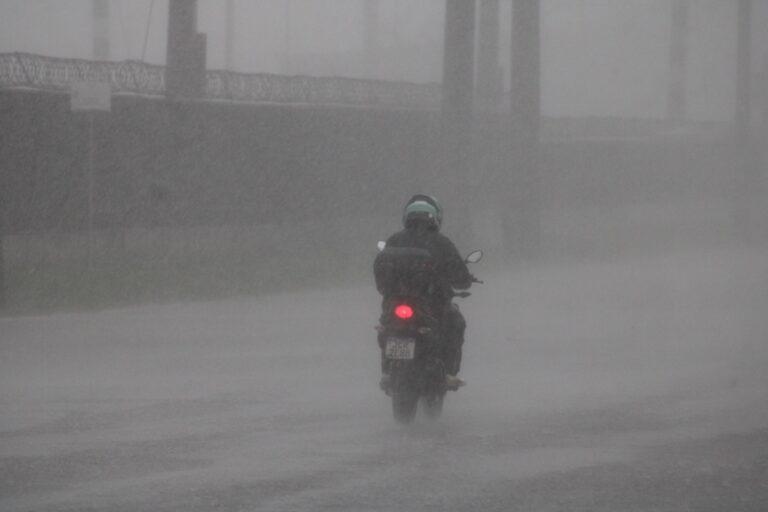 Inmet emite alerta de temporal com ventos de até 100 km/h