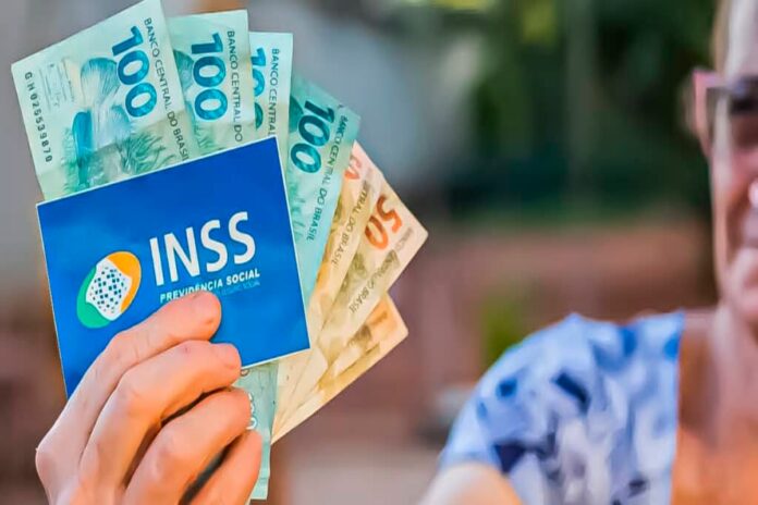 Essa nova abordagem permite que os trabalhadores solicitem a aposentadoria pelo INSS apenas com base no tempo que contribuíram.