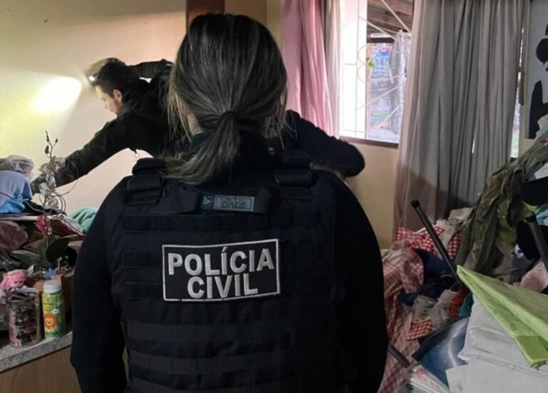 Policiais de Canoas prendem homem com pornografia infantil no celular; Ele encaminhava fotos através de aplicativos de mensagens