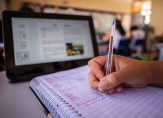 Ministério da Educação cria projeto para proibir celulares em sala de aula; Entenda