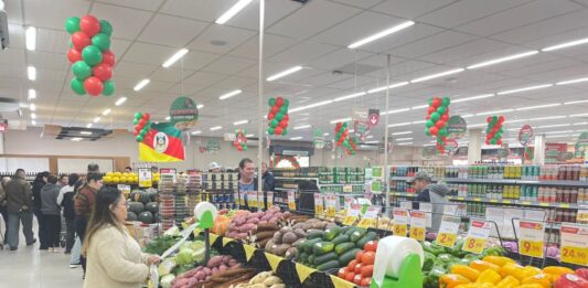 Com promoções de carnes, queijos e leite, supermercado é reaberto em Canoas