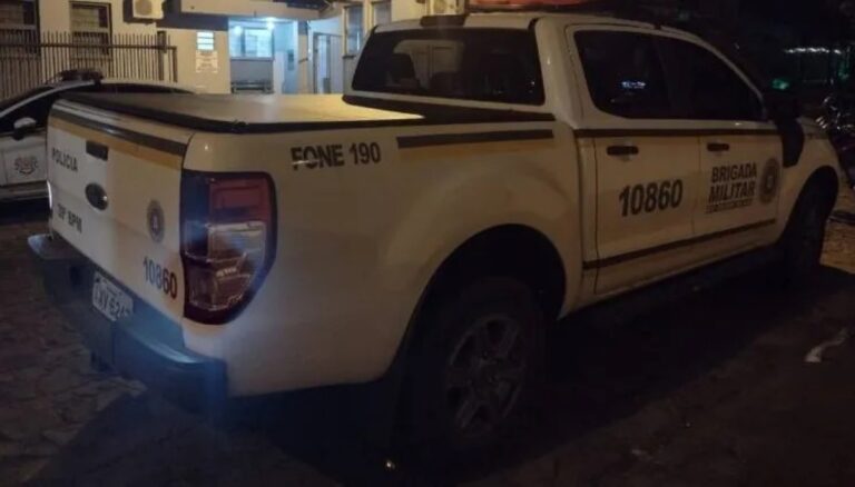 Homem é morto com diversos tiros chegando em casa