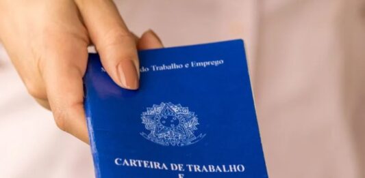 Trabalhador recebe indenização de R$ 10 mil após ser demitido por não fazer horas extras