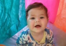 Uma bebê de quase 9 meses surpreendeu a todos ao apresentar sinais de respiração durante seu próprio velório, no último sábado (19), no município de Correia Pinto, em Santa Catarina. De acordo com informações da Prefeitura, a menina havia dado entrada no hospital por volta das 3h da madrugada e, após ser atendida, seu óbito foi confirmado pela equipe médica.