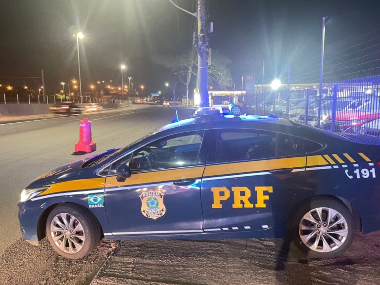 BR-116: Motociclista morre após bater em poste em Canoas,