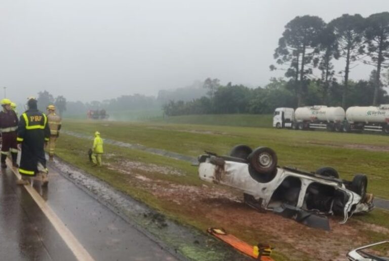 BR-386: Motorista morre após caminhonete capotar em acidente
