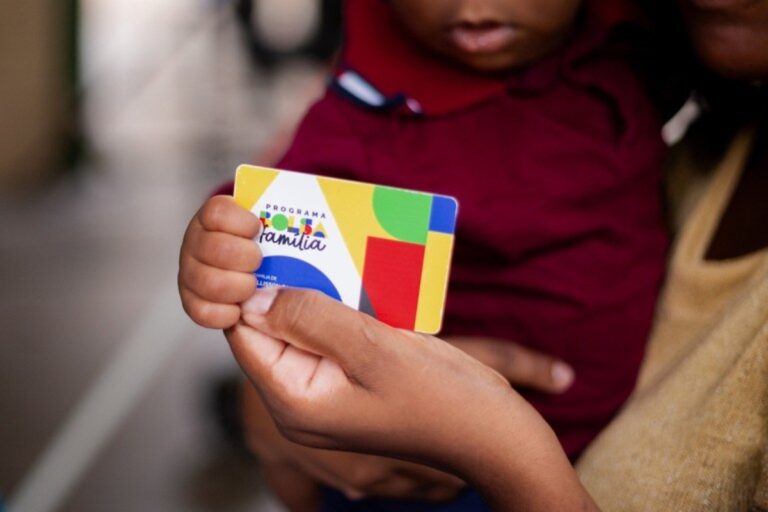 O calendário do Bolsa Família ainda vai contar com antecipação de pagamento para atingidos por catástofres no país. Veja mais detalhes.