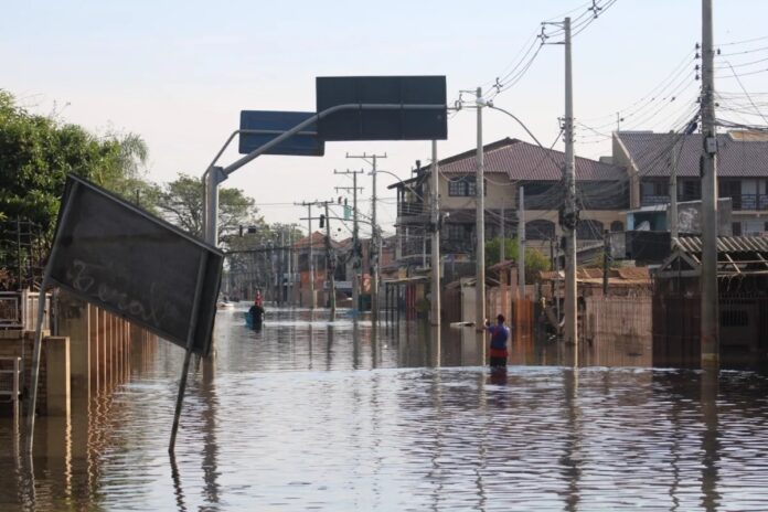 Moradores de Canoas podem receber até R$ 1.269 em auxílios nesta sexta