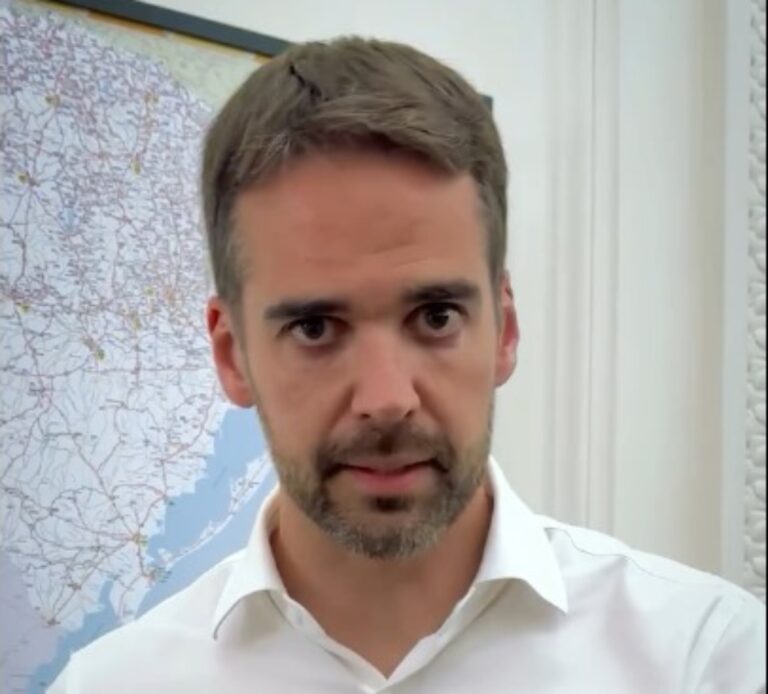 "Os ventos podem causar muitos danos", alerta Eduardo Leite sobre formação de ciclone no RS