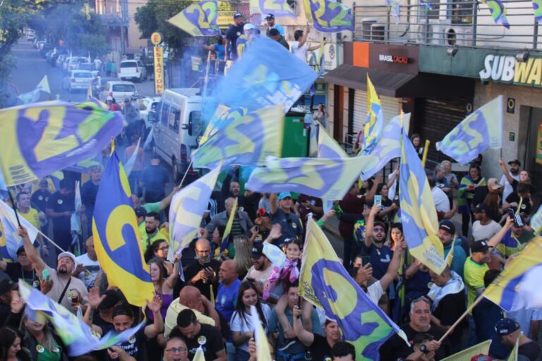Eleições em Canoas: Veja comemoração de apoiadores de Airton Souza, eleito prefeito